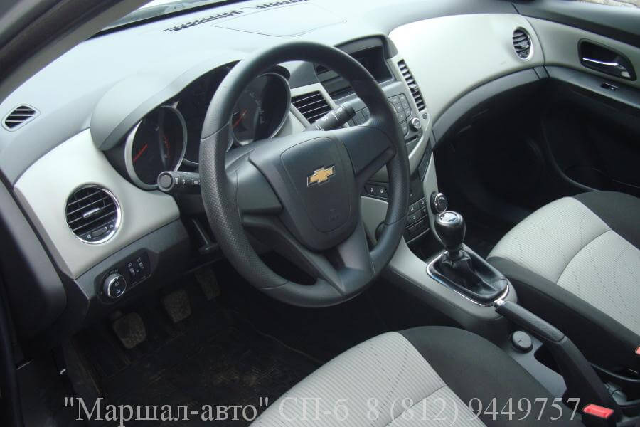 Chevrolet Cruze 12 г. 1.6 МТ 5 в Санкт-Петербурге