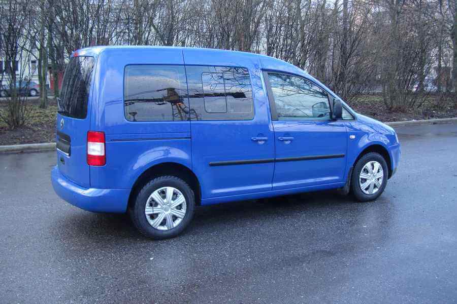 Автосалон предлагает продать авто Volkswagen Caddy 3 2008 года выпуска
